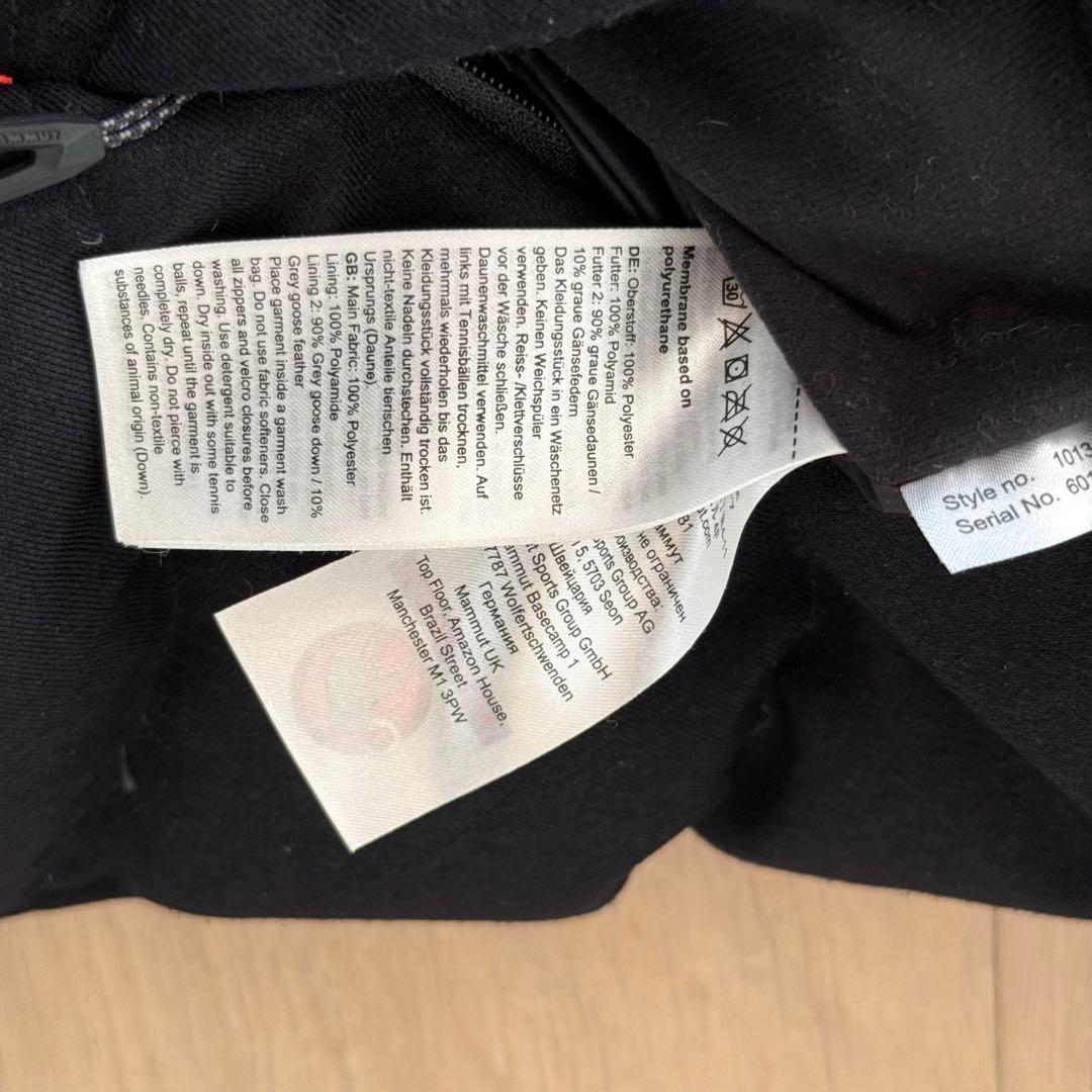 MAMMUT ブラック フード付きダウンジャケット　レディース　Mサイズ