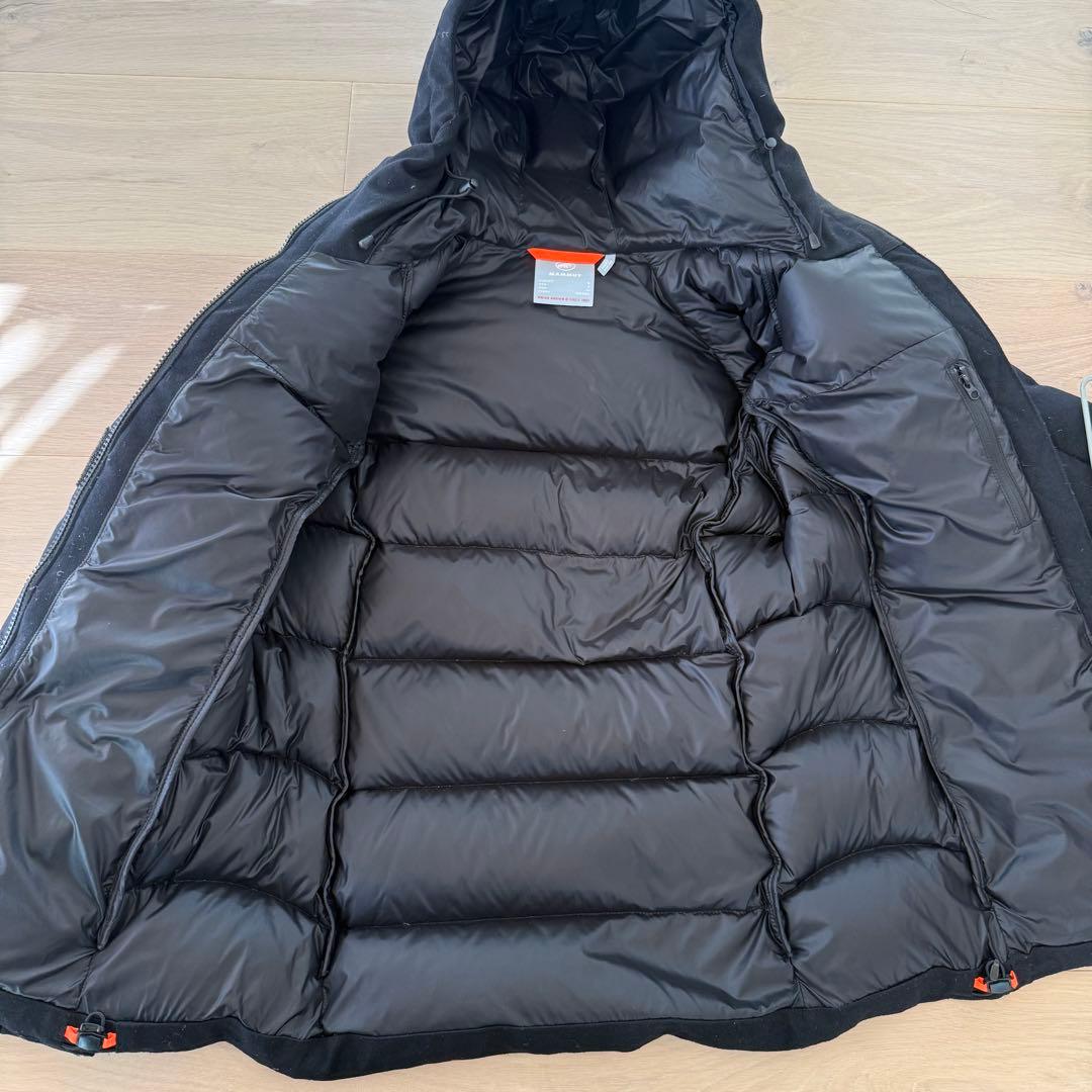 MAMMUT ブラック フード付きダウンジャケット　レディース　Mサイズ