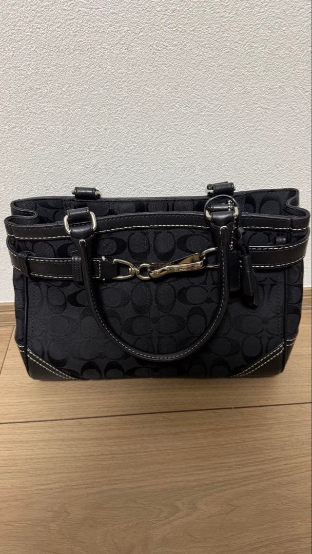Coach ブラック ロゴ柄 ハンドバッグ