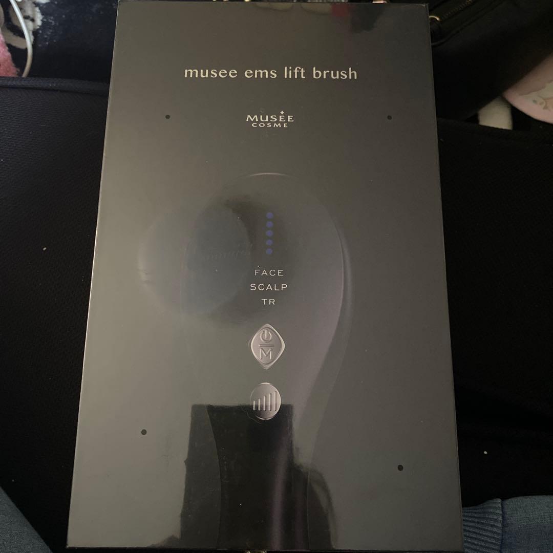 MUSÉE COSME musee ems lift brush