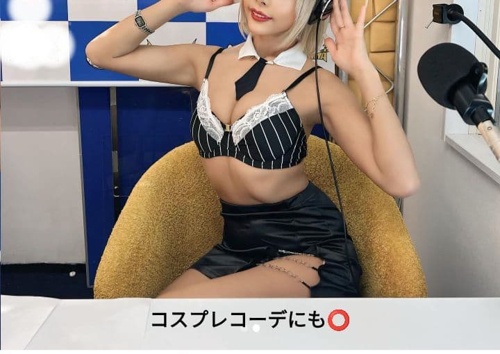 d.i.a.　見せブラ　☆シルバーストライプ☆ホログラム☆フロントホック