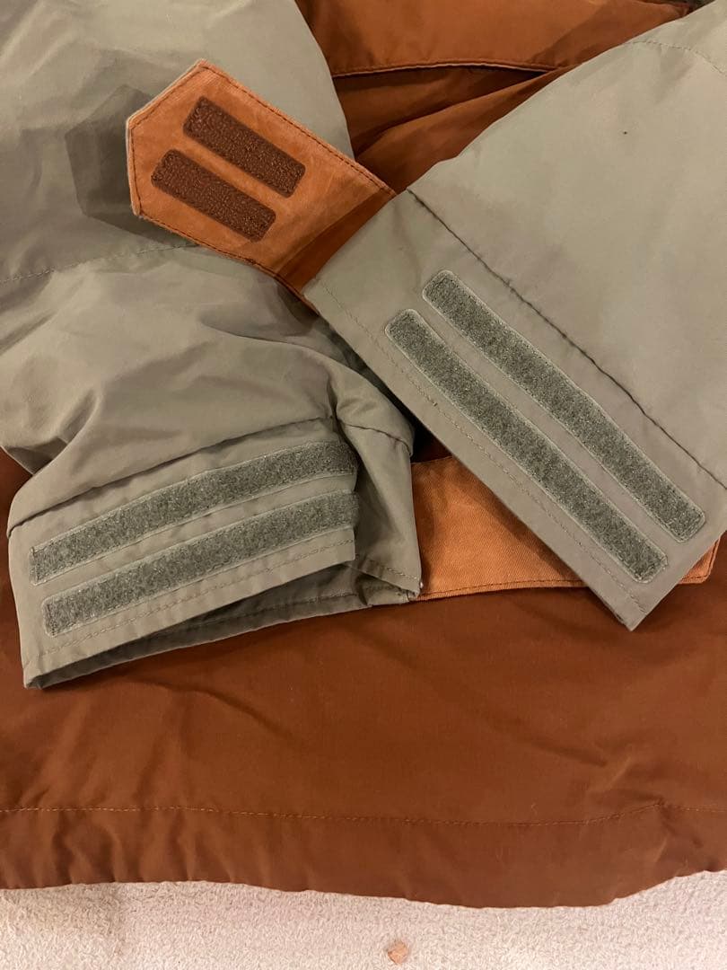 美品　BURTON スノーボードジャケット Mサイズ カモフラージュ