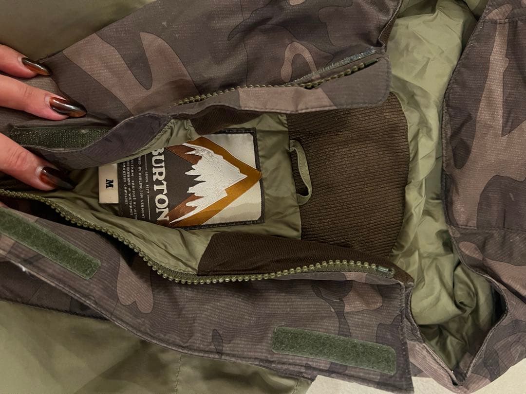 美品　BURTON スノーボードジャケット Mサイズ カモフラージュ