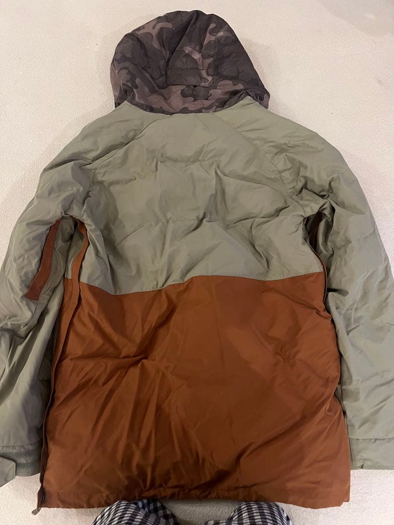 美品　BURTON スノーボードジャケット Mサイズ カモフラージュ