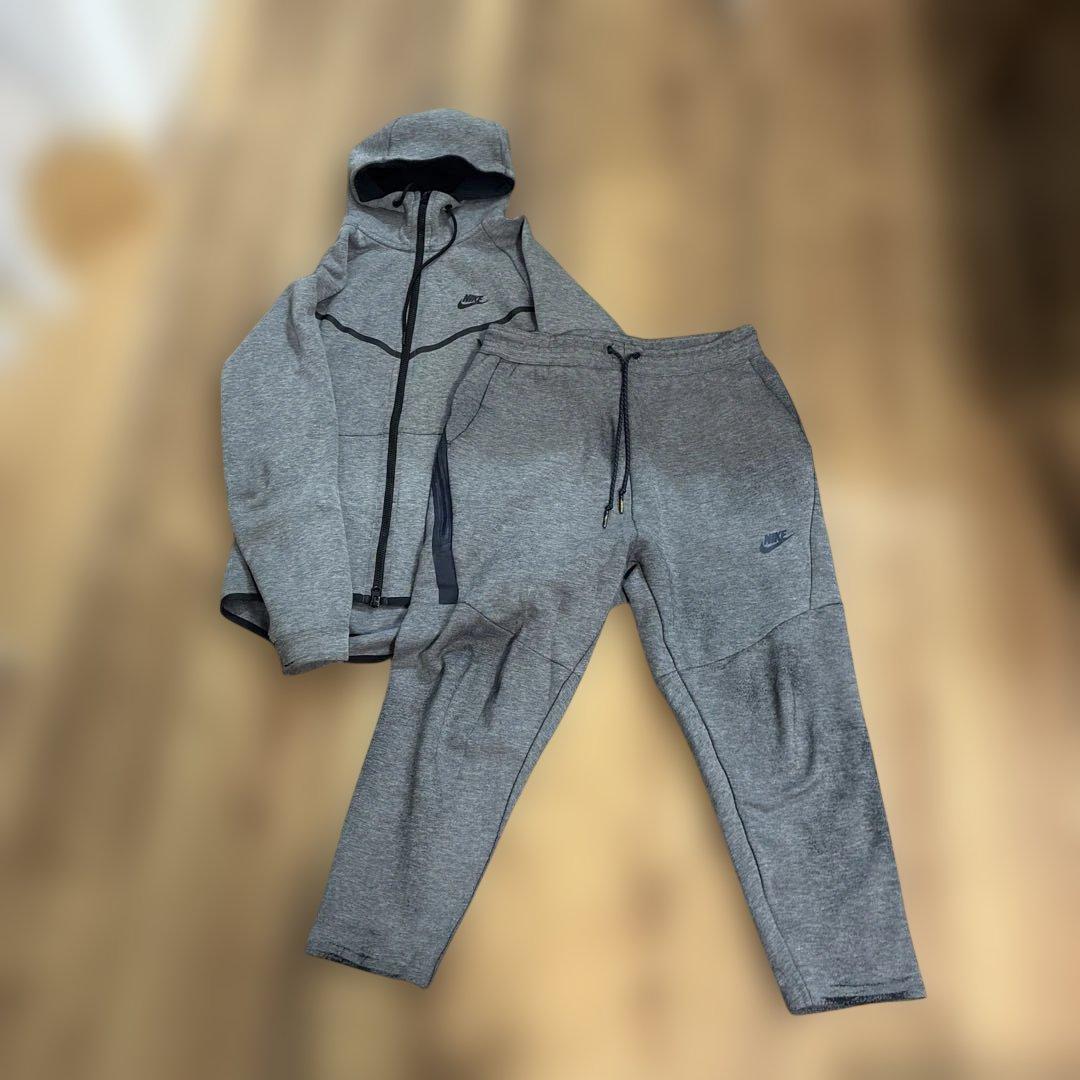 Nike テックフリース　パーカーとパンツセット グレー