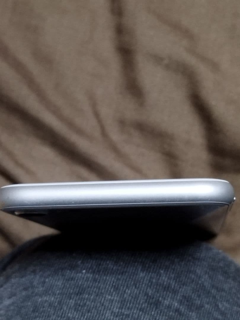 【1/4迄価格】美品 Apple iPhone 8 ホワイトシルバー 本体