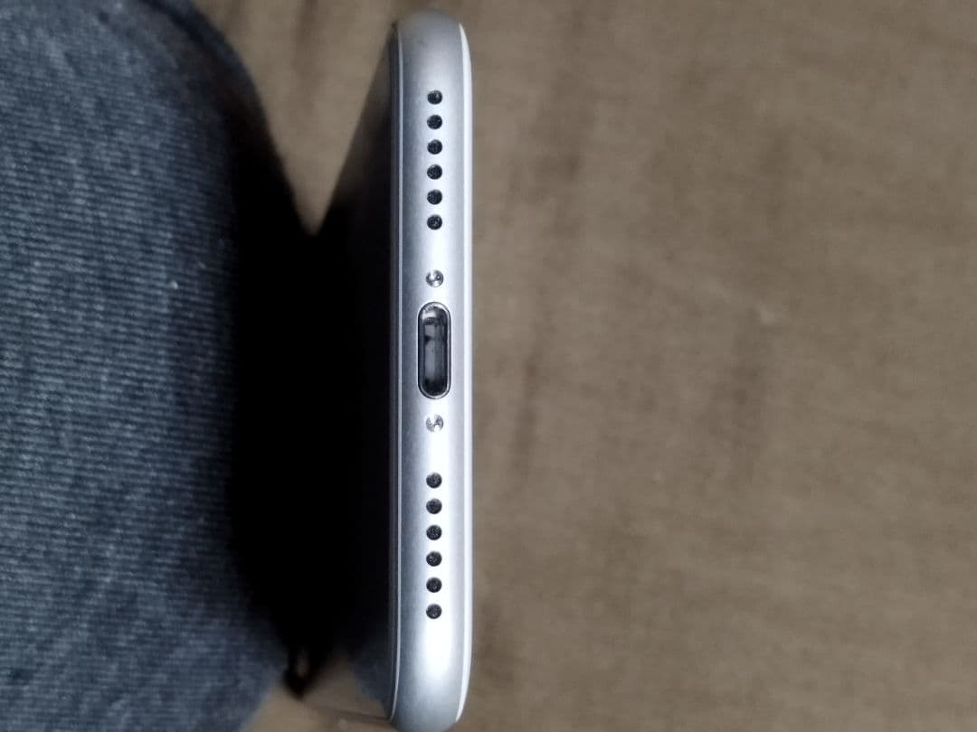 【1/4迄価格】美品 Apple iPhone 8 ホワイトシルバー 本体