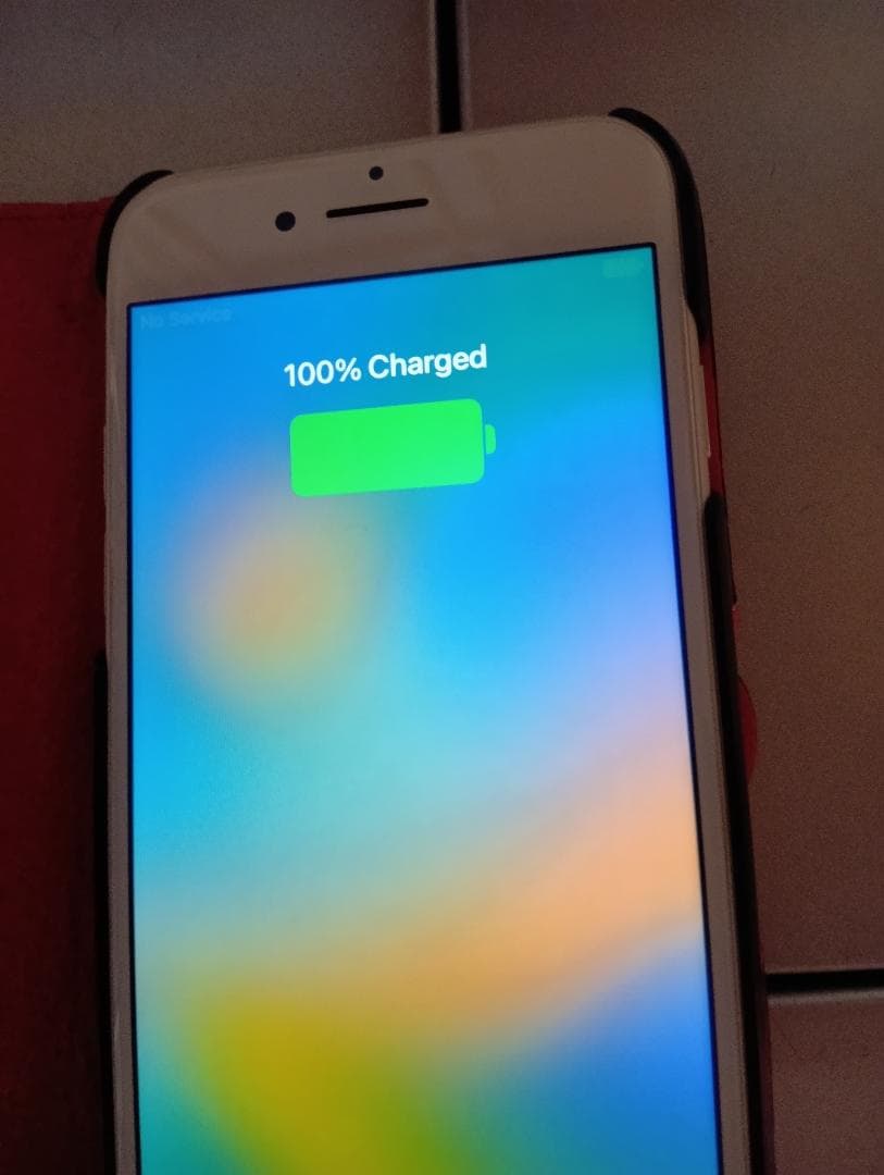 【1/4迄価格】美品 Apple iPhone 8 ホワイトシルバー 本体