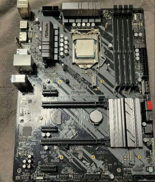 マザーボード　CPU