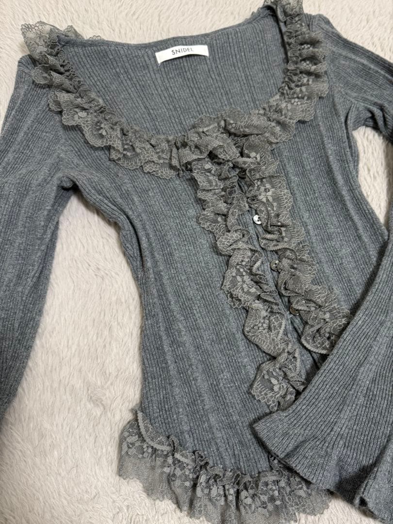 snidel フリルニットプルオーバー　グレー