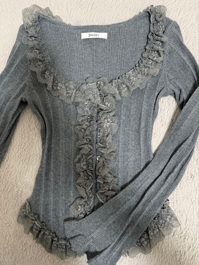 snidel フリルニットプルオーバー　グレー