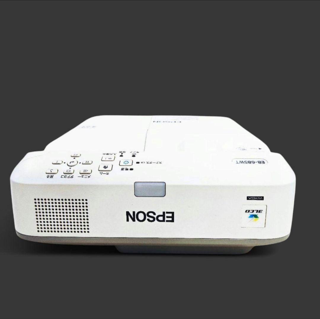 新品リモコン付EPSON 超短焦点ホームシアタープロジェクター　335