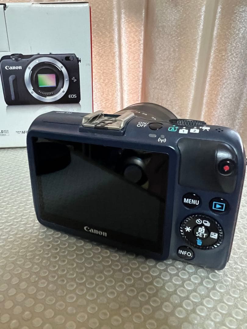 美品　Canon EOS M2 ミラーレスカメラ