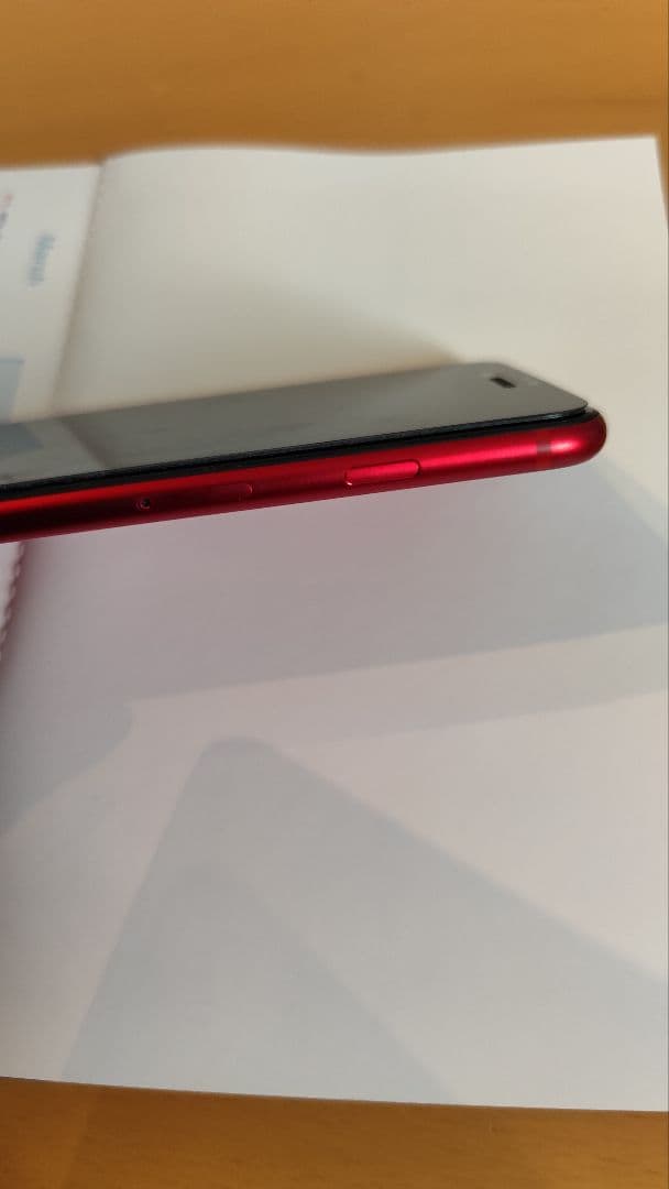 iPhone se 第2世代　レッド64GB