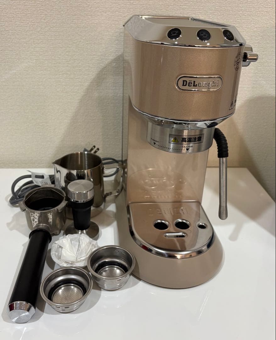 デロンギ　デディカ アルテ エスプレッソ・カプチーノメーカー ベージュ