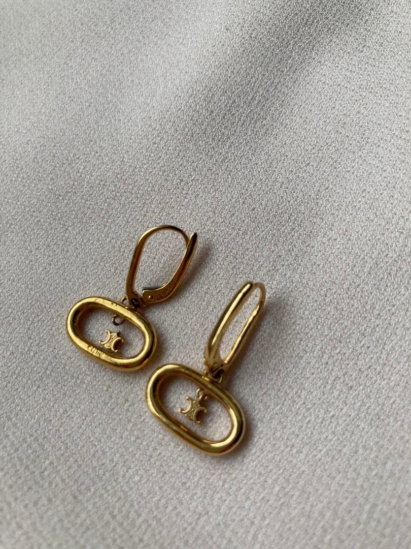 セリーヌ　トリオンフピアス⭐︎片耳⭐︎ゴールド
