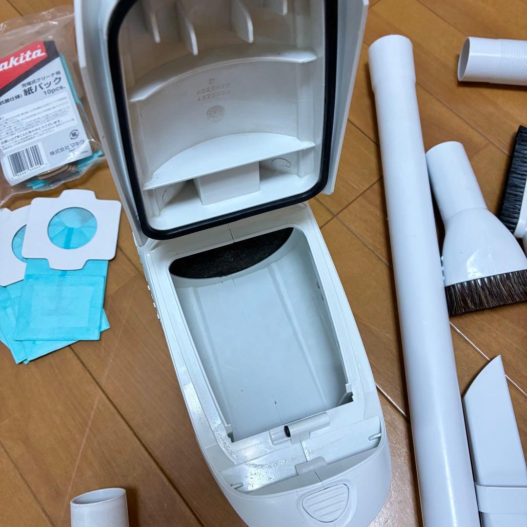 し*も様 マキタ　充電式クリーナー　CL182FDRFW　コードレスクリーナー