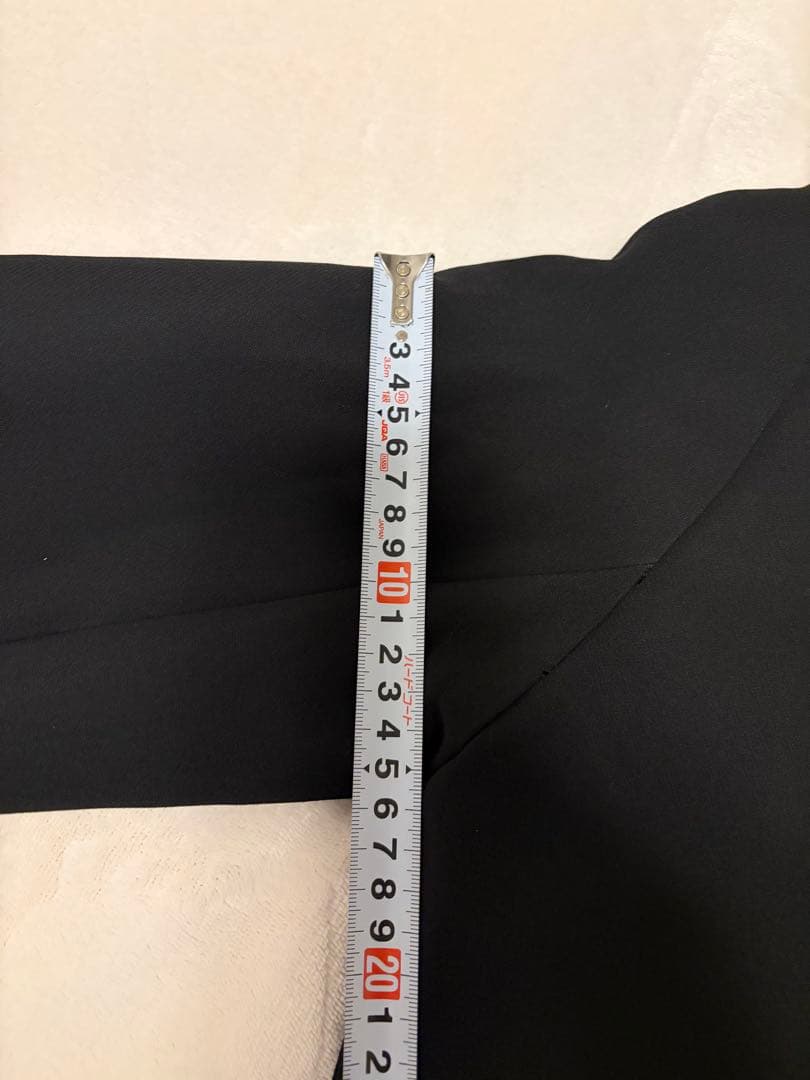 real レジル トップス 黒 袖ファスナー付き ケープ状新品未使用 ヤマダヤ