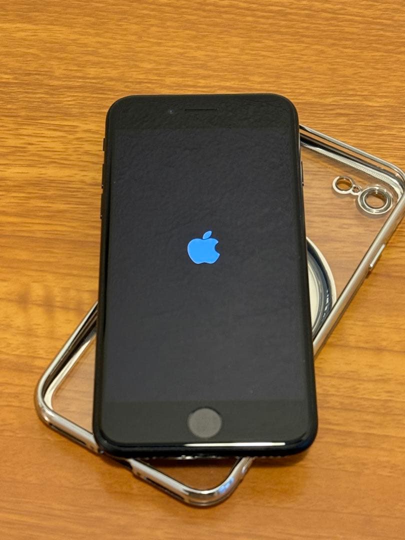 iPhone SE 第二世代　64GB★ブラック、美品★