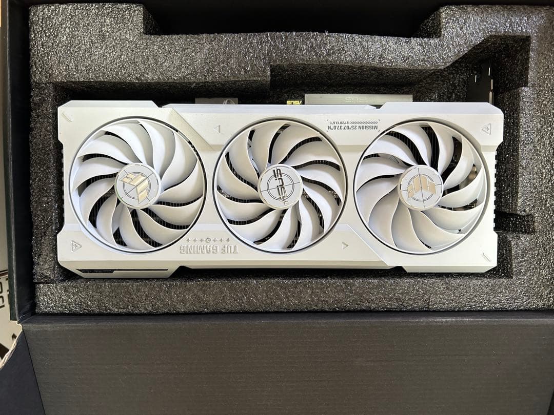 グラフィックボード・グラボ・ビデオカード ASUS TUF 4070 Ti SUPER BTF