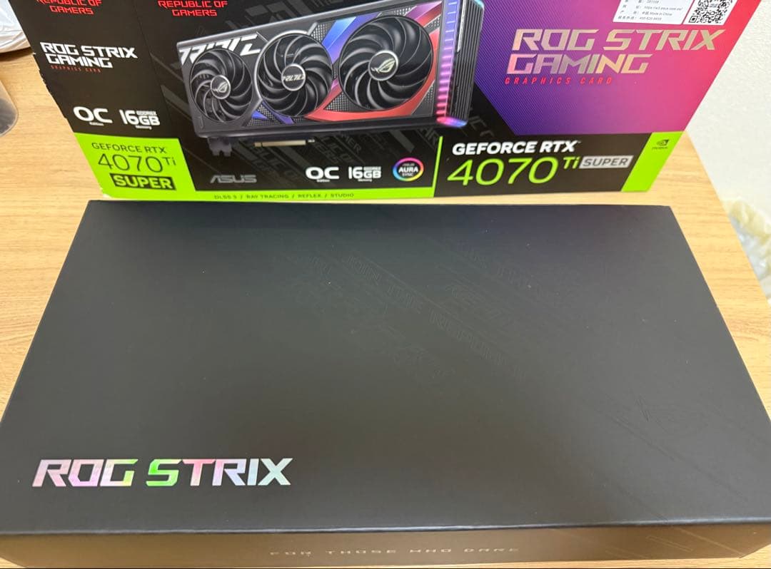 グラフィックボード・グラボ・ビデオカード ASUS ROG STRIX GeForce RTX 4070 Ti SUPER