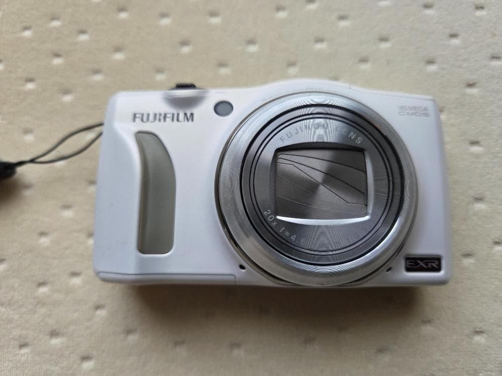 Fujifilm 20倍ズーム コンパクトデジタルカメラ ホワイト