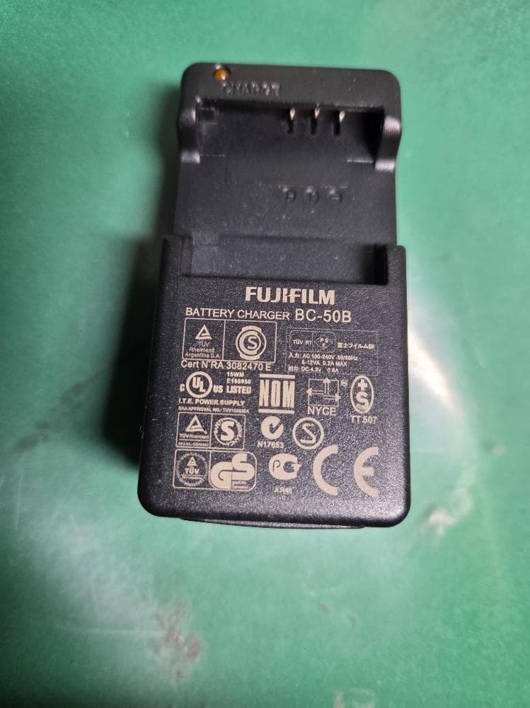 Fujifilm 20倍ズーム コンパクトデジタルカメラ ホワイト