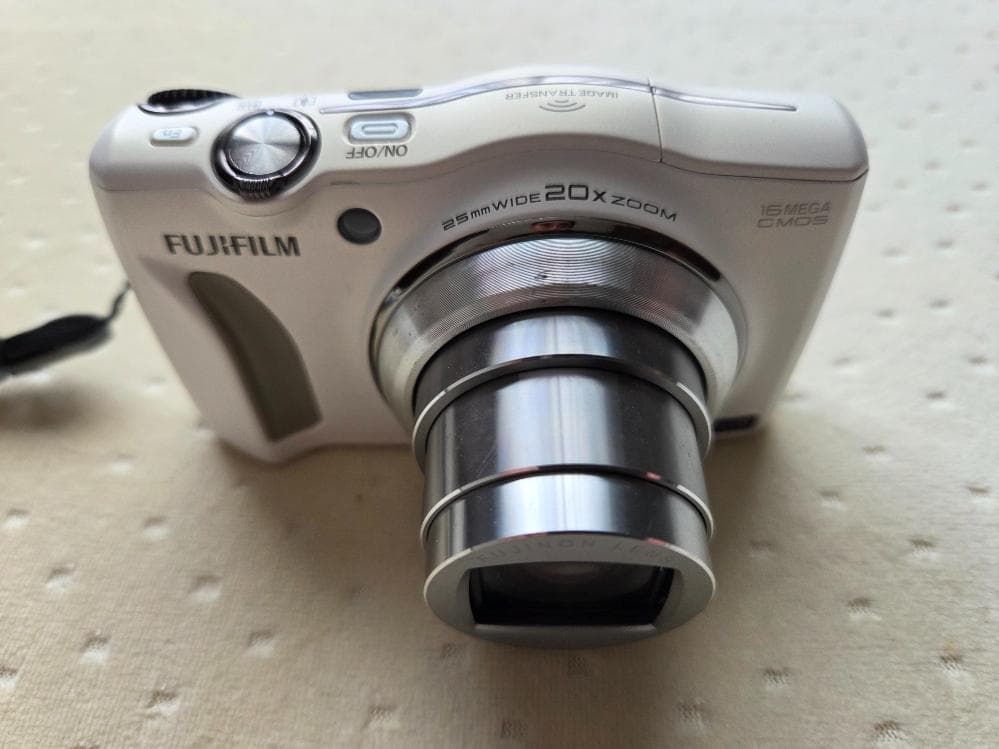 Fujifilm 20倍ズーム コンパクトデジタルカメラ ホワイト
