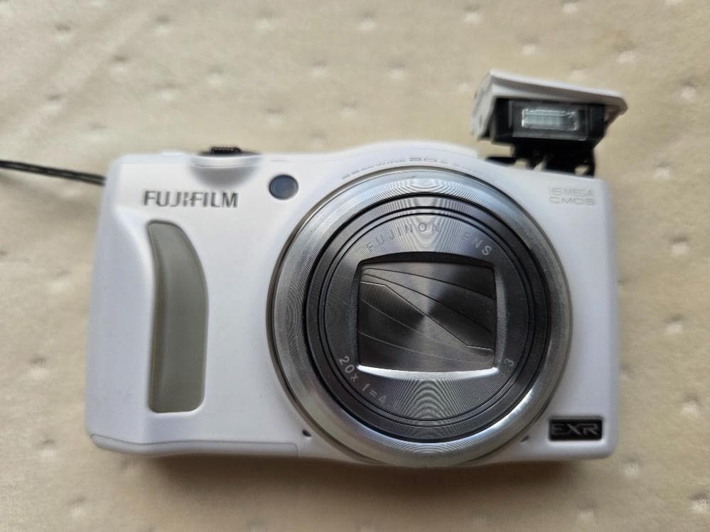 Fujifilm 20倍ズーム コンパクトデジタルカメラ ホワイト