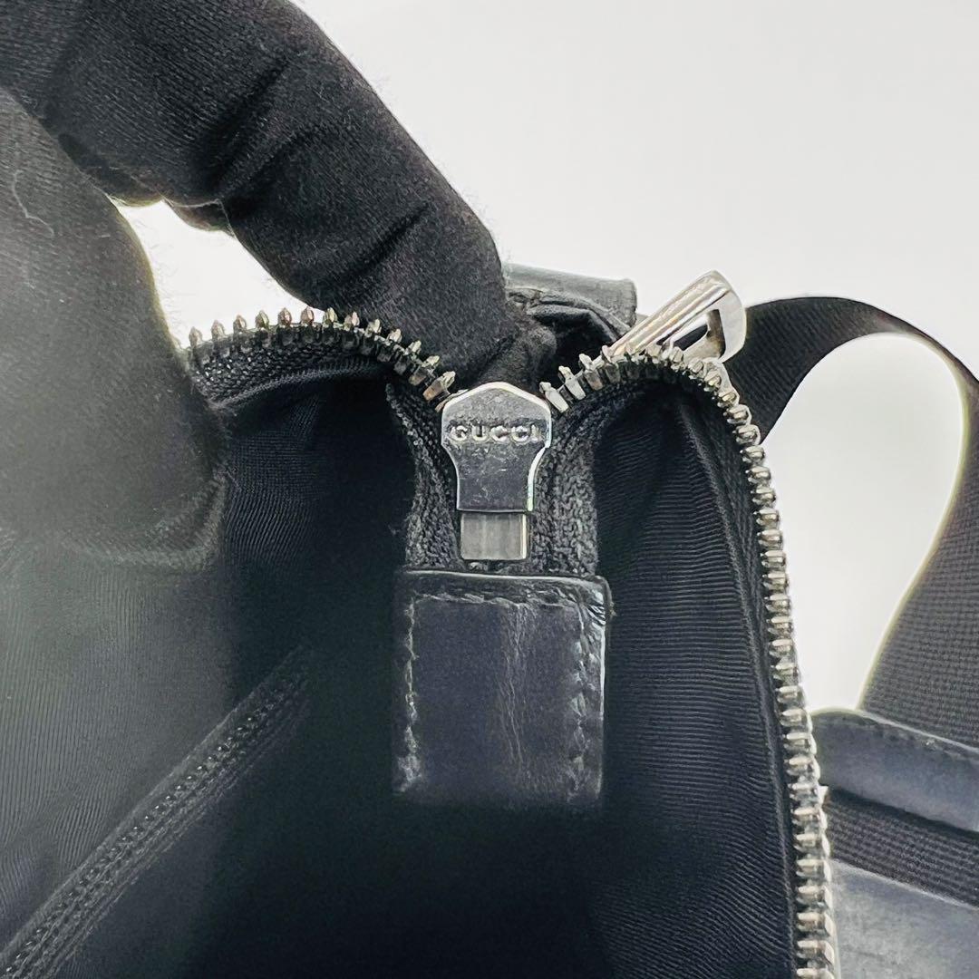 GUCCI ショルダーバッグ 黒 GGパターン メッセンジャーバッグ