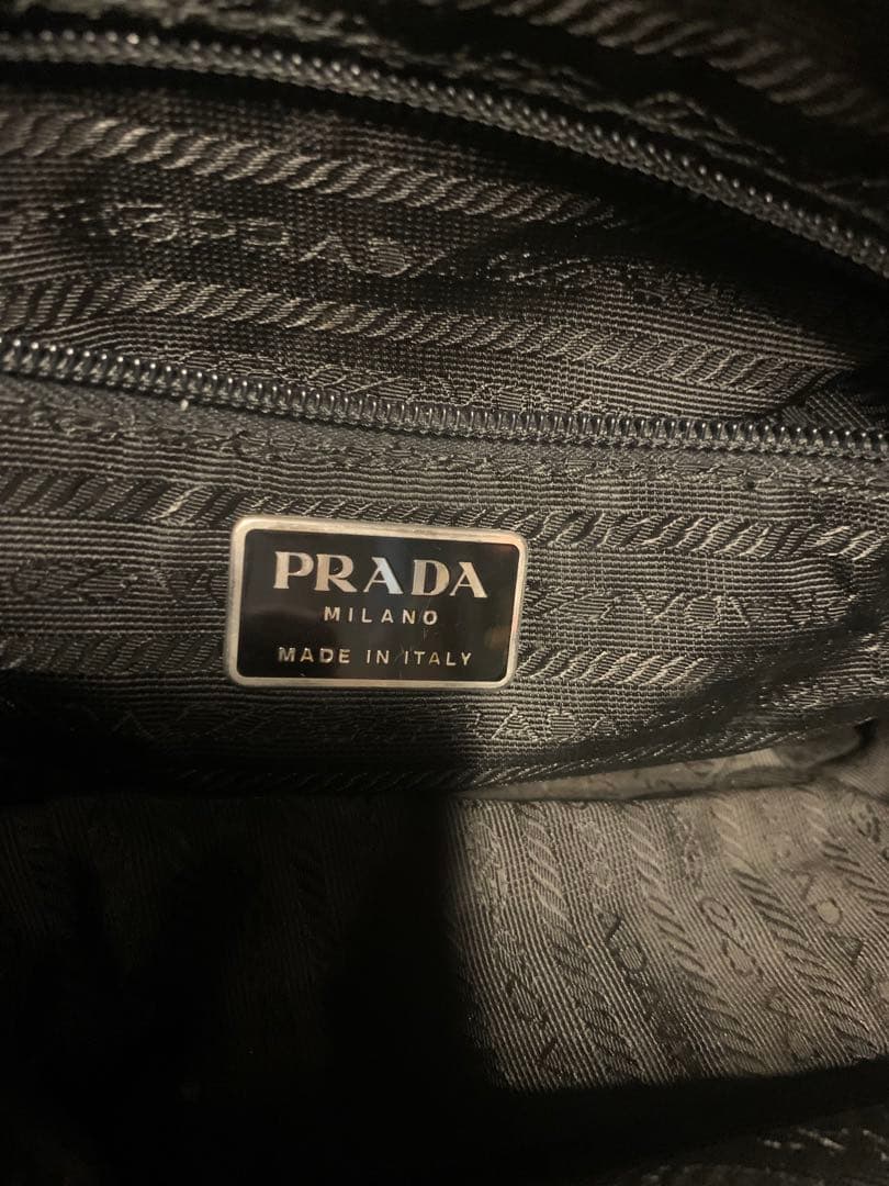 PRADA メッセンジャーバッグ　ナイロン