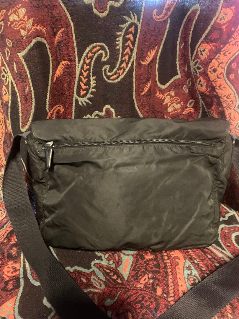 PRADA メッセンジャーバッグ　ナイロン
