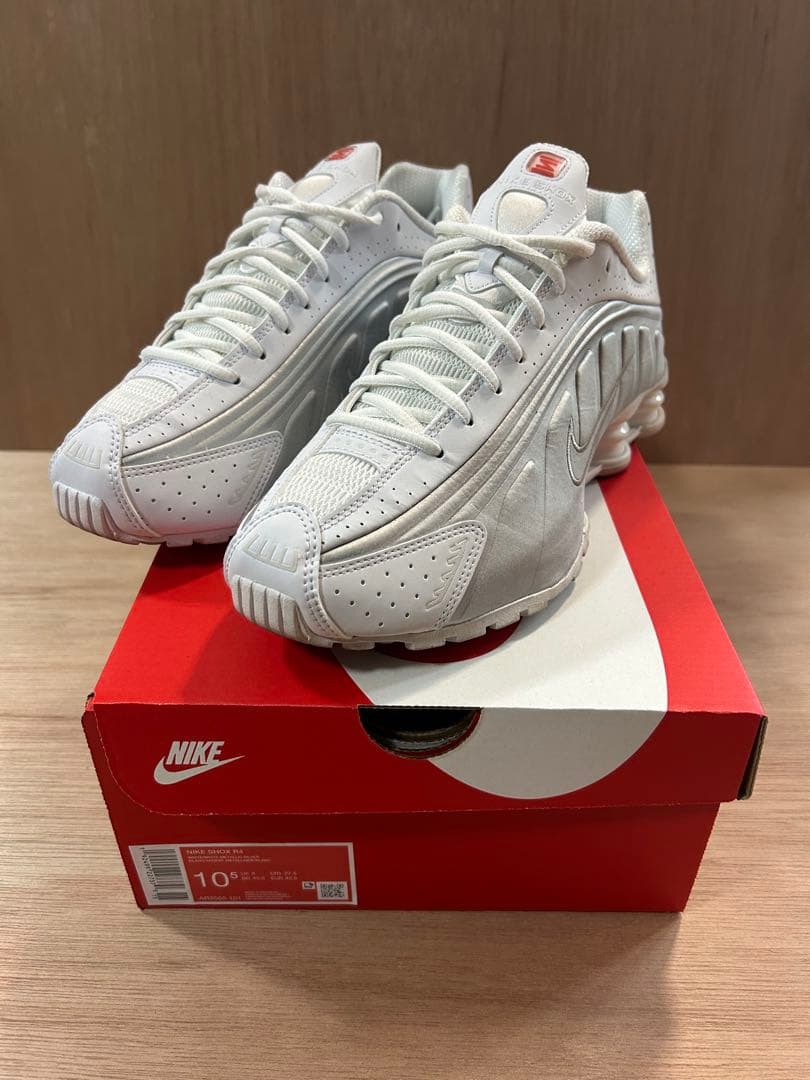 Nike Shox R4 10.5 ホワイト/シルバー