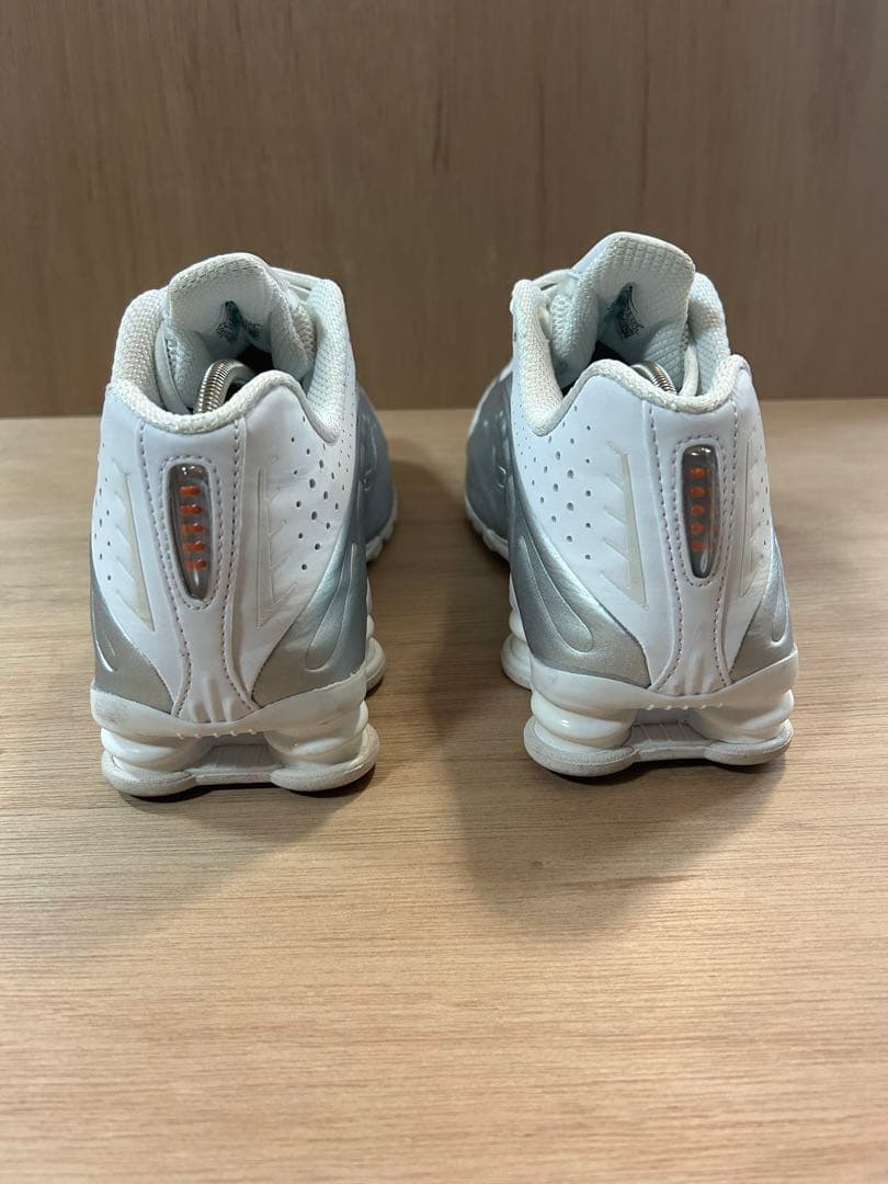 Nike Shox R4 10.5 ホワイト/シルバー