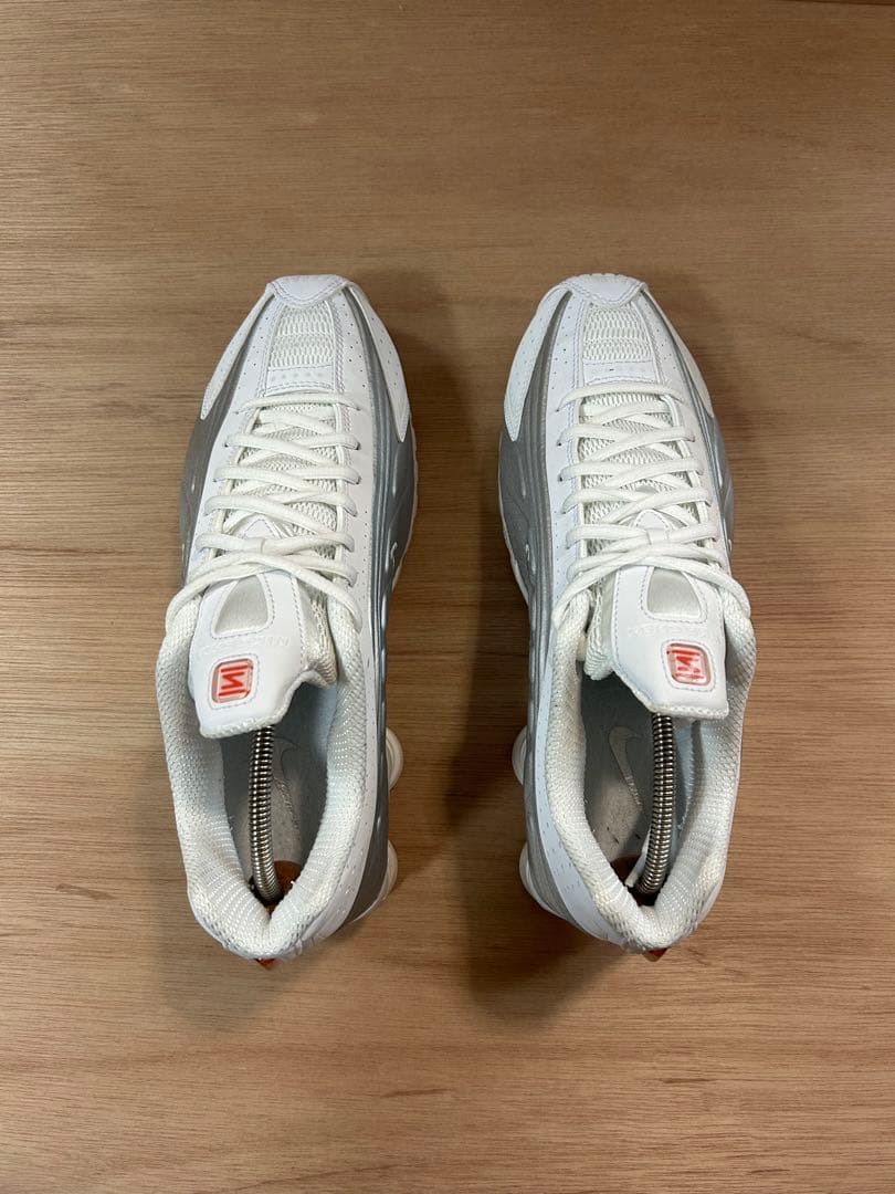 Nike Shox R4 10.5 ホワイト/シルバー