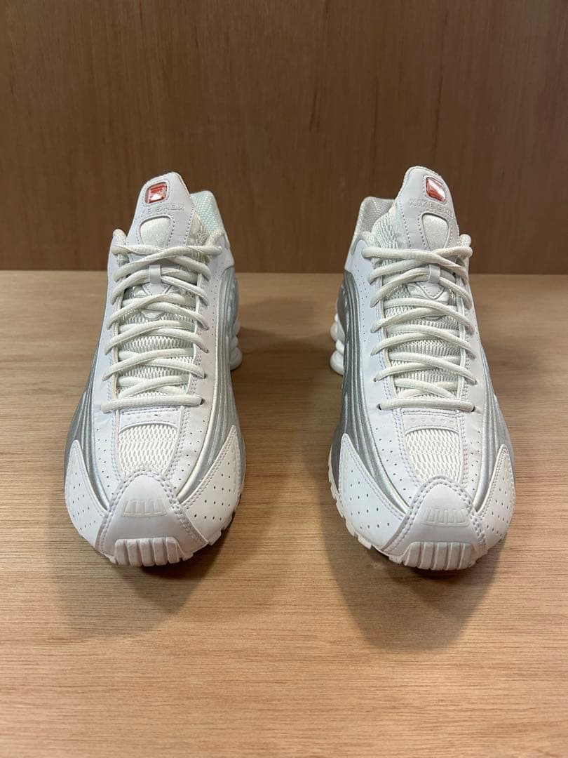 Nike Shox R4 10.5 ホワイト/シルバー