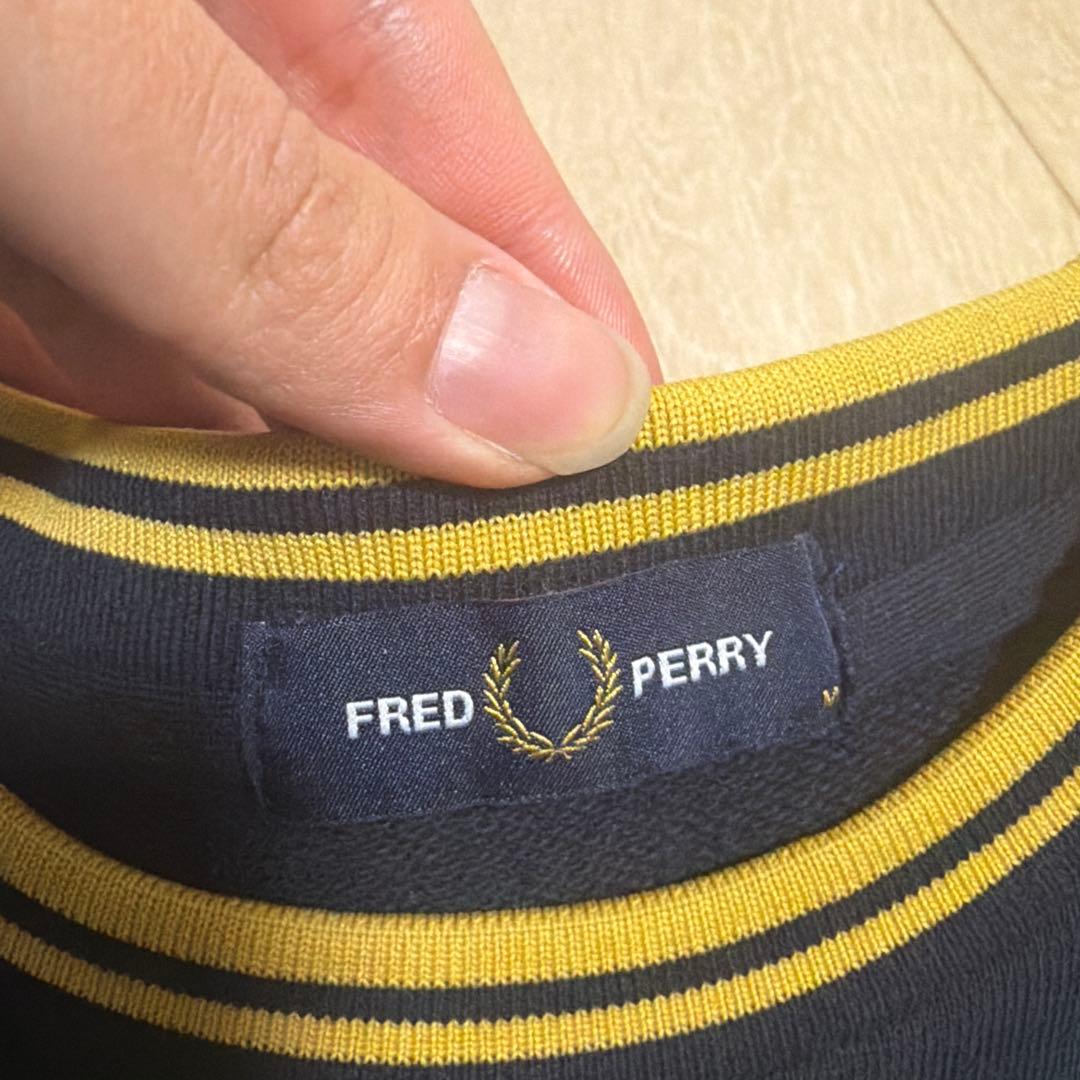 FRED PERRY ネイビー トレーナー