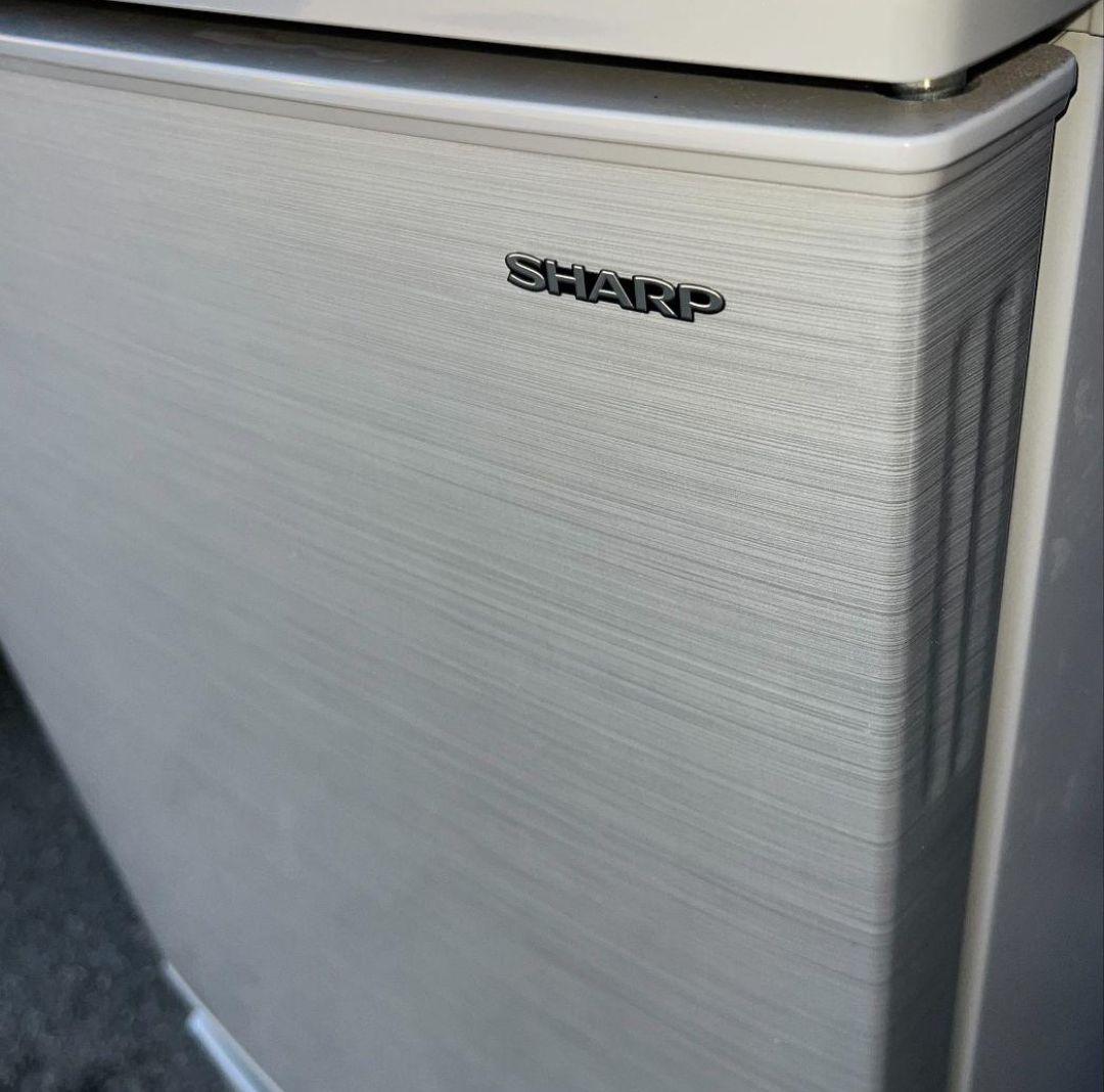 シャープ冷凍冷蔵庫　137L 横縞模様付け替えどっちもドアLED照明2018年製