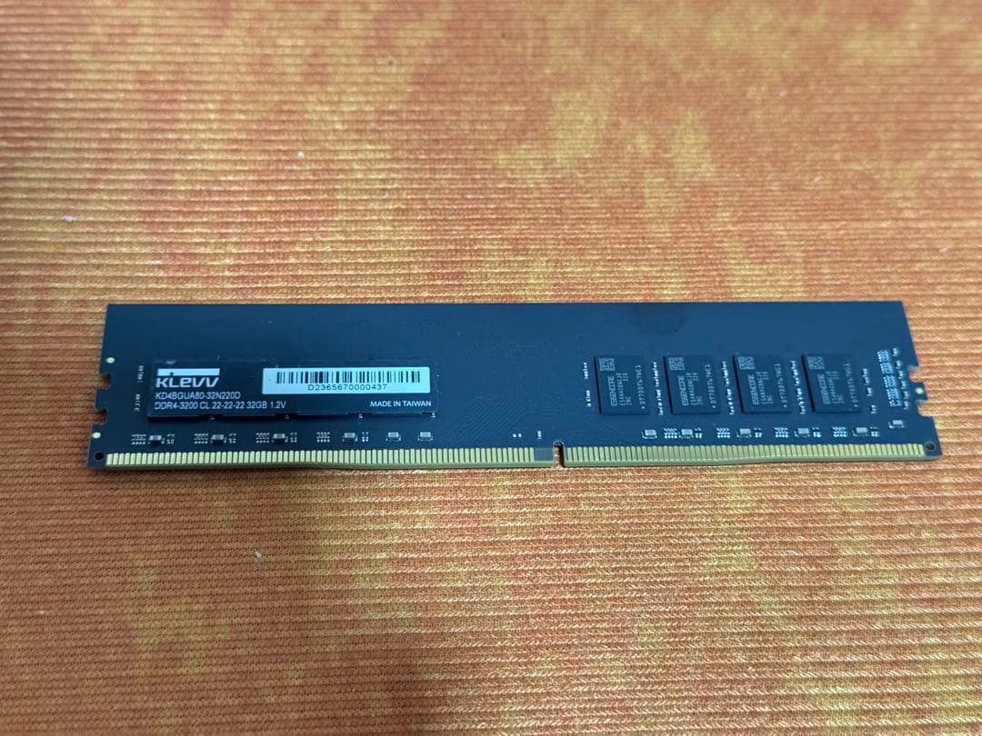 【中古美品】PC メモリ 32GB-3200MHz KLEVV DDR4