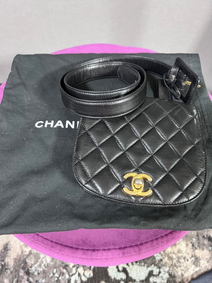 【美品】CHANEL ブラック レザー ボディバッグ
