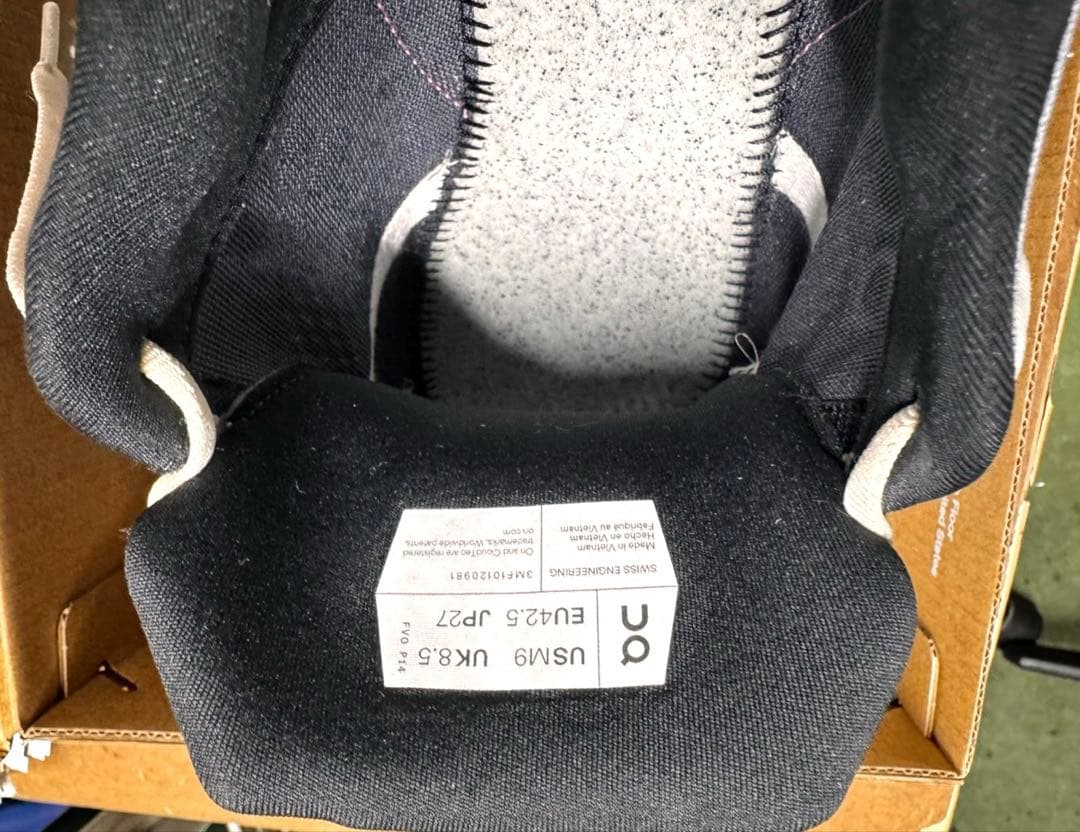 【タカナリ】On スニーカー グレー/ピンク　Cloudsurfer 2