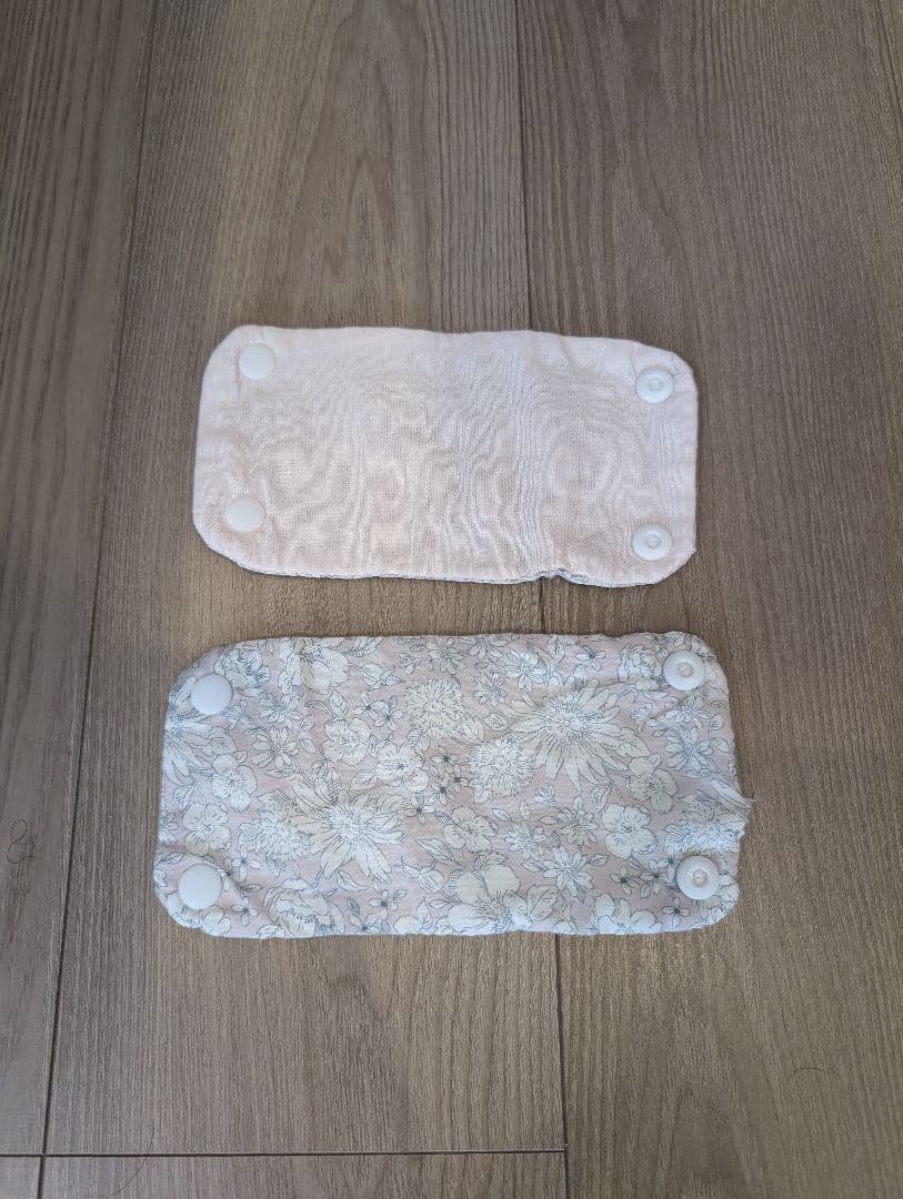 ベビービョルン　抱っこ紐　キャリアハーモニー　専用冬用カバー、スタイ付属