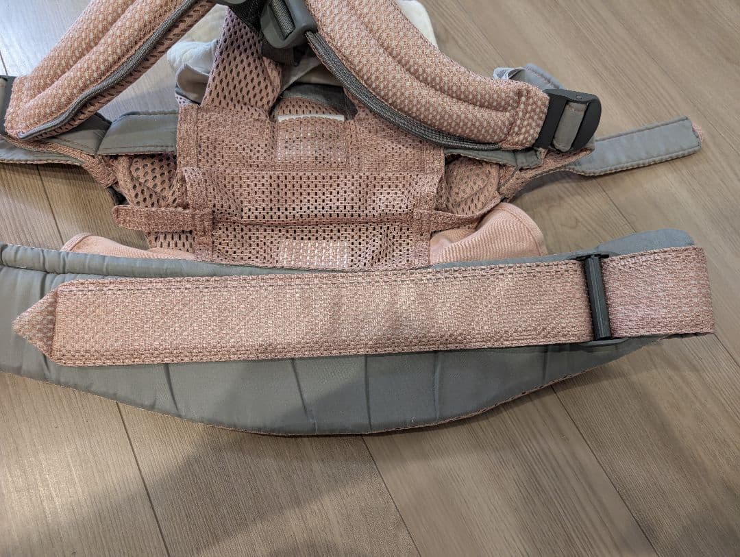 ベビービョルン　抱っこ紐　キャリアハーモニー　専用冬用カバー、スタイ付属