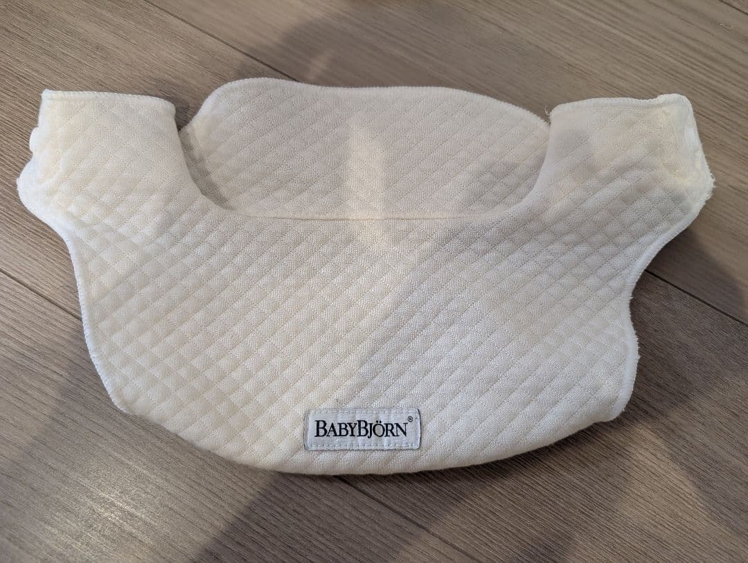 ベビービョルン　抱っこ紐　キャリアハーモニー　専用冬用カバー、スタイ付属