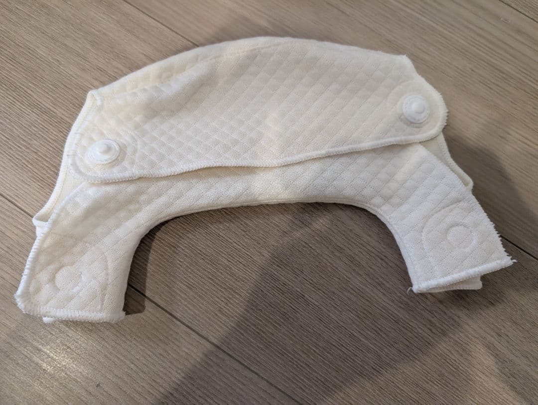 ベビービョルン　抱っこ紐　キャリアハーモニー　専用冬用カバー、スタイ付属