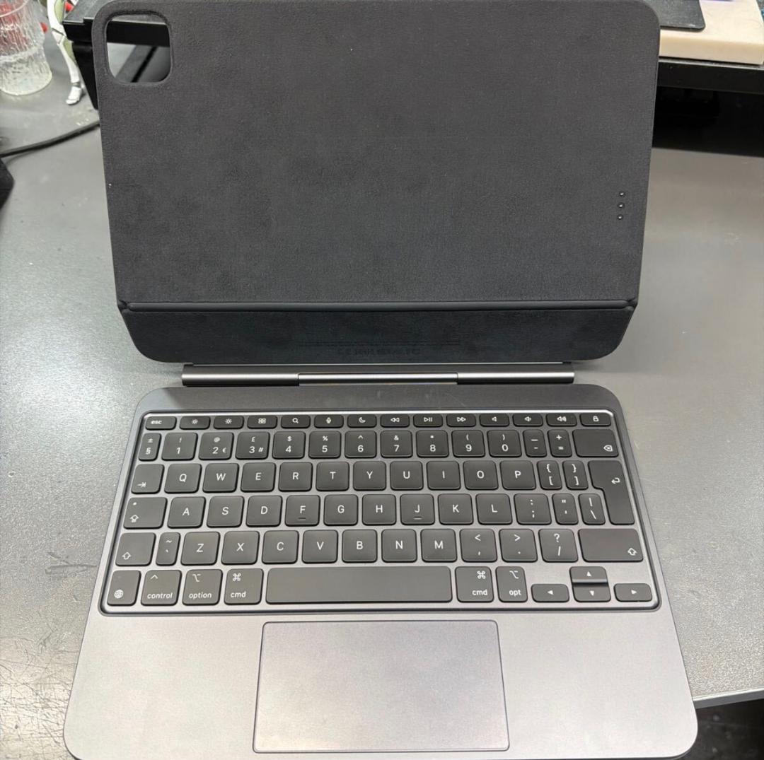 こ*e様 11インチiPad Pro用 Magic Keyboard　英語（UK