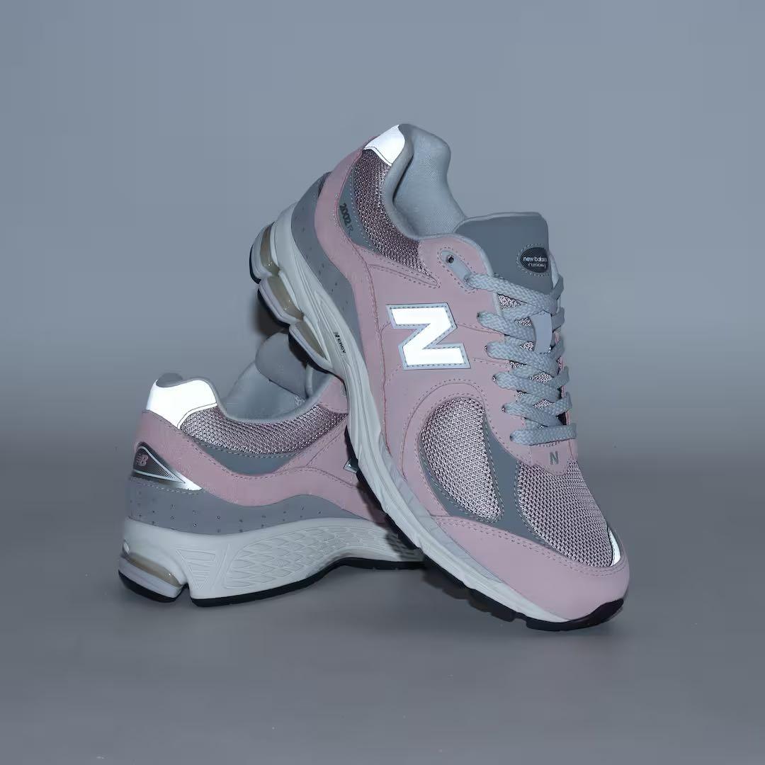 靴 New Balance M2002RFC