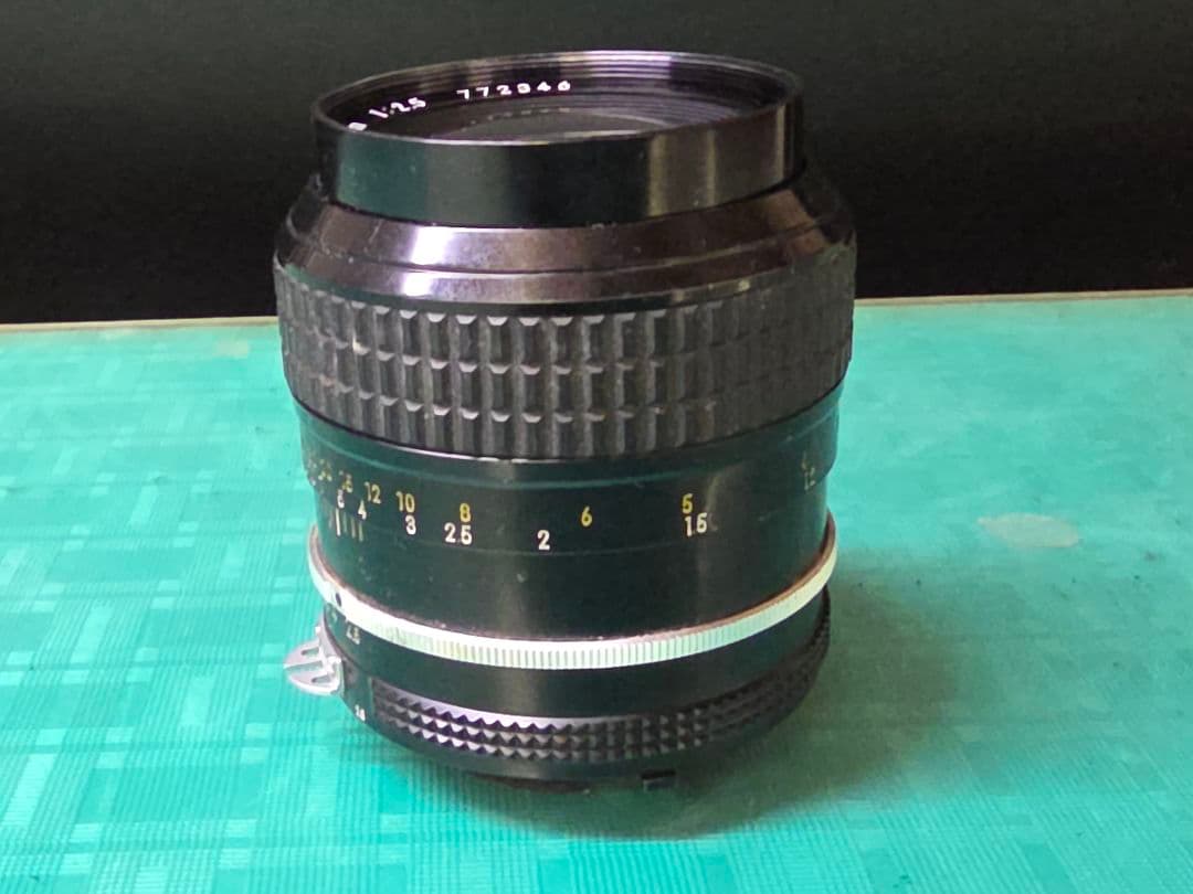 ニコン Ai Nikkor 105mm F2.5 単焦点 オールドレンズ