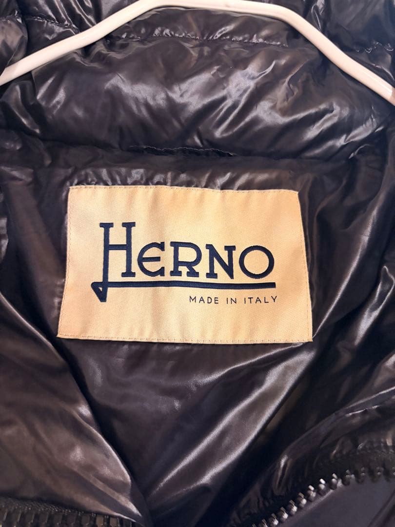HERNO ブラック ダウンジャケット