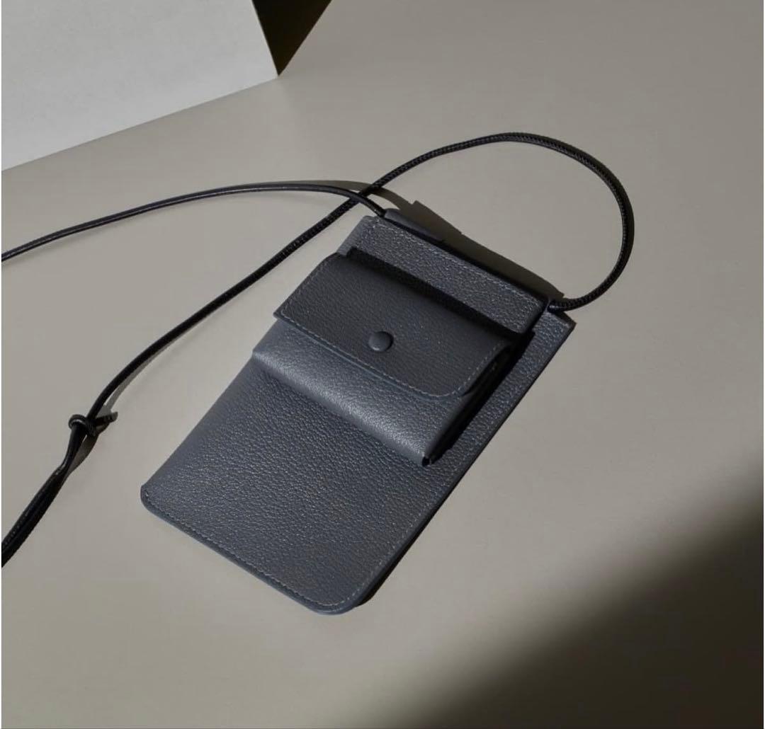 年内売切り希望MOLINI スマホショルダーウォレット　グレイ